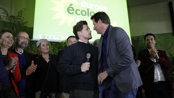 Julien Bayou (à gauche) et Yannick Jadot s'opposent sur les alliances que doit nouer Europe-Ecologie Les Verts pour les municipales, en mars prochain. ©AFP - Geoffroy Van der Hasselt