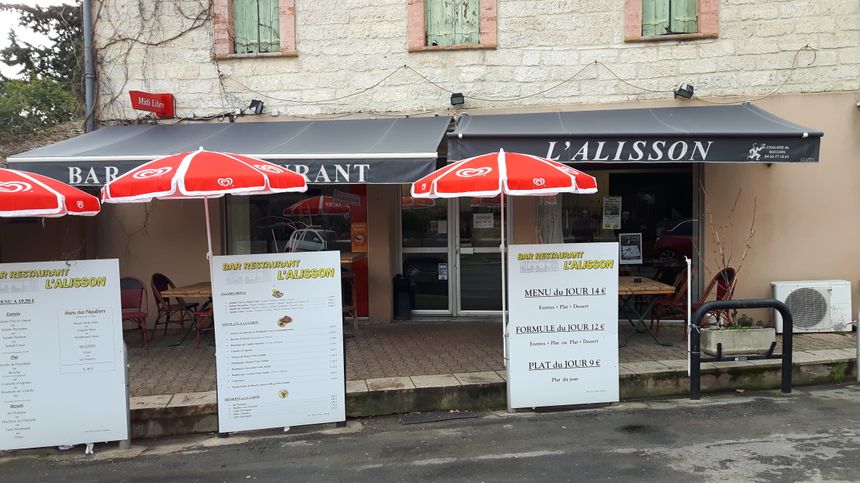 le restaurant du village de Corconne l'Alisson produit de la région cartes et menus du jour