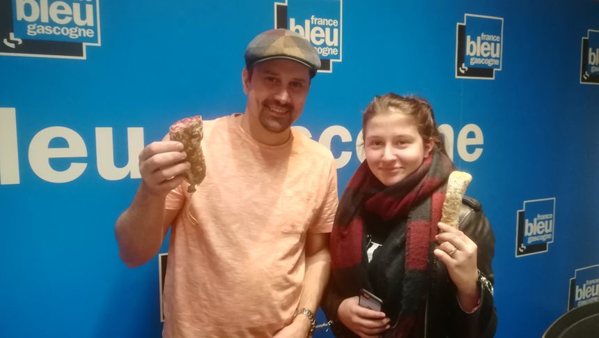 Dominique Bargibaux du restaurant La Grange à Bélis avec Jessica son apprentie et leur bons saucissons