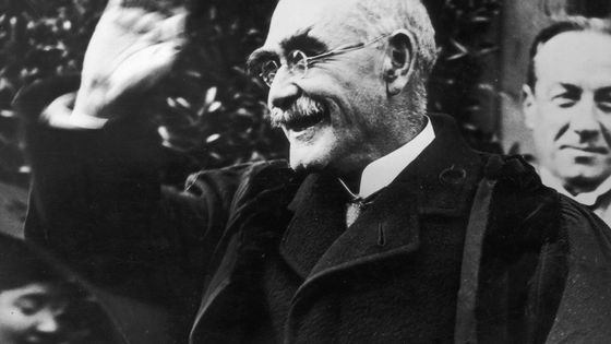 L'écrivain britannique Rudyard Kipling (1865 - 1936) en 1923, lorsqu'il est nommé recteur de "St Andrew University". ©Getty - Topical Press Agency