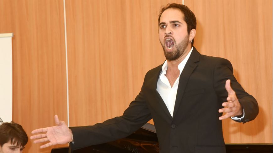 Aslam Safla, grand vainqueur de la deuxième édition du concours Voix d'Outre-mer