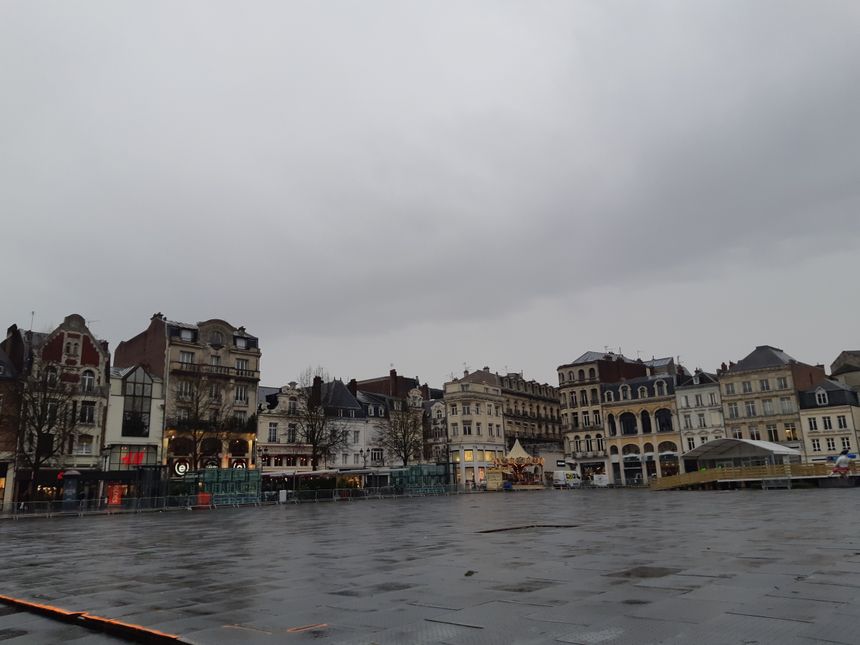 la grande place de l'hôtel de ville de St Quentin