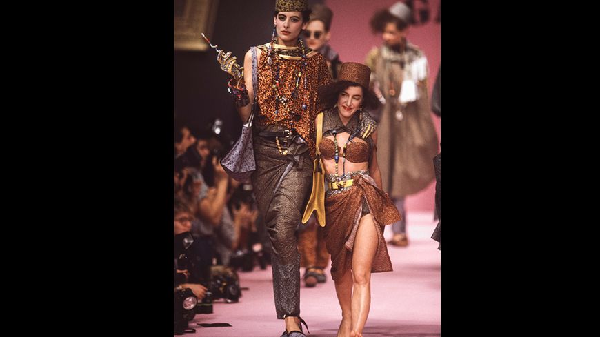 Inès de La Fressange au défilé Gaultier, Prêt-à-Porter, collection Printemps-été 1984, à Paris, le 15 octobre 1983.