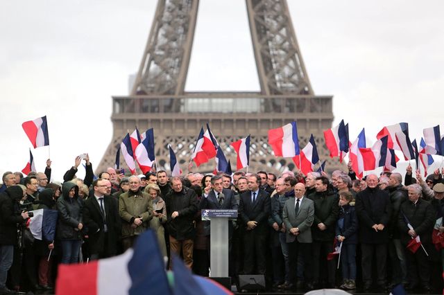 Le 5 mars 2017, le candidat LR François Fillon a réunit des milliers de sympathisants au Trocadero, à Paris.