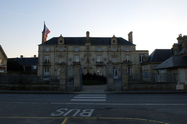 Elu en 2016, à la suite d'élections partielles, Dominique Régeard, le maire sans-étiquette de Lion-sur-mer, est candidat à sa propre succession pour les élections municipales de mars 2020