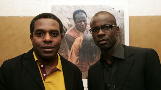 Le réalisateur Jean-Claude Barny avec Lilian Thuram ©AFP - PIERRE VERDY / AFP