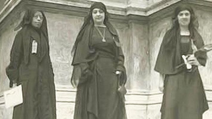 Hoda Shaarawi, au centre, au Congrès international de femmes, Rome, 1923