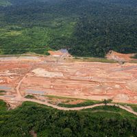 Vue aérienne du chantier de construction du barrage hydroélectrique de Belo Monte, le plus grand projet d'infrastructure du Brésil et l'un des plus grands du monde.