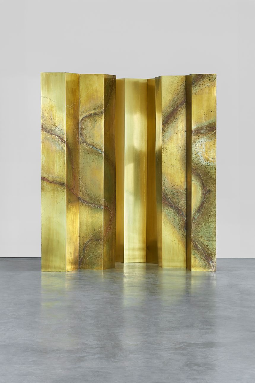 "Paravents telluriques", Sabrina Vitali (2019). Laiton et vernis / 200 x 200 x 100 cm
