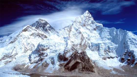 Piste vers le camp de base de l'Everest. Solu Khumbu. Népal - Godong/Universal Images Group via Getty Images