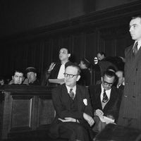 Maître Matarasso, André Wurmser et Claude Morgan, directeur des "Lettres françaises", au procès Kravchenko contre Les Lettres françaises à Paris en 1949