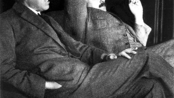 Niels Bohr et Albert Einstein en discussion. - Paul Ehrenfest, 1925