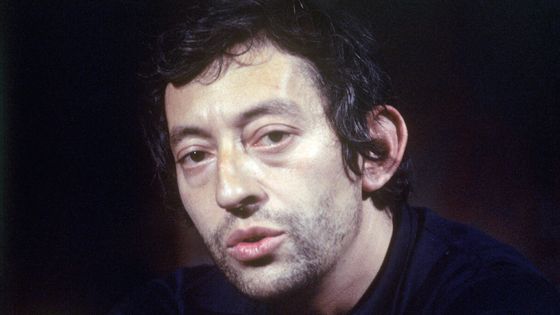Portrait de Serge Gainsbourg invité de l'émission "L'invité du dimanche" le 23 novembre 1969. ©AFP - BERNARD ALLEMANE / INA
