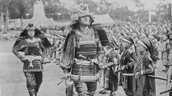 Voyage du prince de Galles, Édouard VIII, au Japon. Guerriers en costumes anciens à Kagoshima. Photo de presse - 1922 - BnF-Gallica
