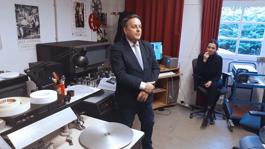 Georges Mourier et Laure Marchaut, au fort de Saint-Cyr, à Montigny-le-Bretonneux (Yvelines), où sont conservées les archives de la Cinémathèque Française