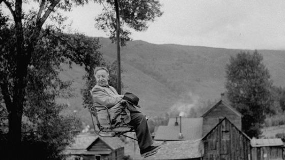 Pianist Artur Rubinstein taking ride on chair lift w. hat on lap, during off-season at famous ski resort. ©Getty - Fred Berko/Pix Inc./The LIFE Images Collection