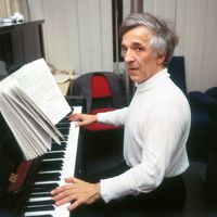 Le pianiste et chef d'orchestre Vladimir Ashkenazy photographié dans les années 1980