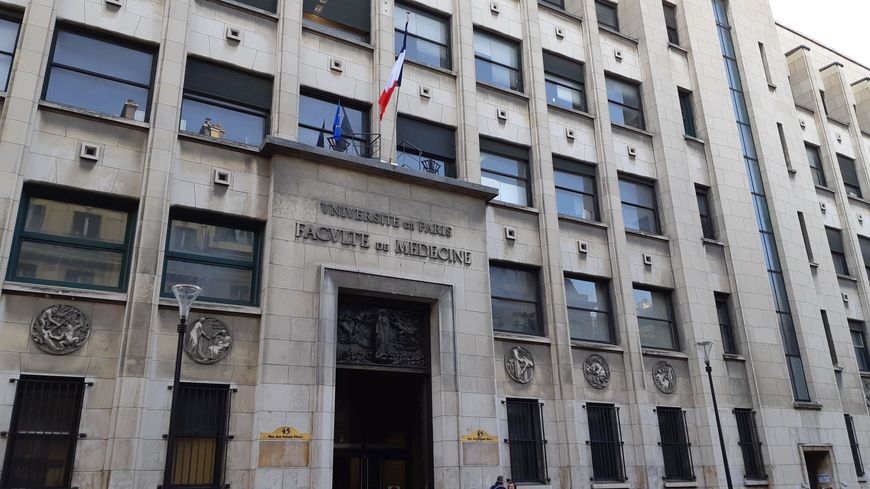 Une enquête a été ouverte par le pôle santé publique du parquet de Paris et confiée à la Brigade de répression de la délinquance contre la personne sur les conditions de conservations des corps "donnés à la science" à l'Université Paris-Descartes