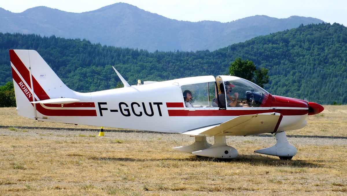 Un Avion De Tourisme Rate Son Atterrissage A La Jasserie