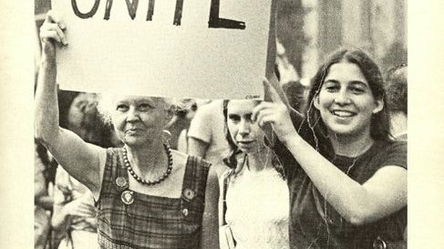 Le sous-titre de "Our Bodies, ourselves" était : "Un livre pour et par les femmes"