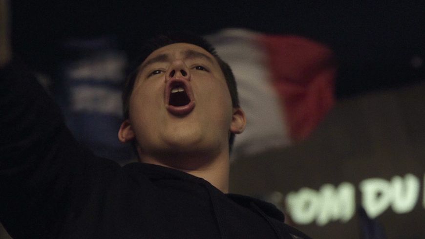 Bastien dans le documentaire "La cravate"