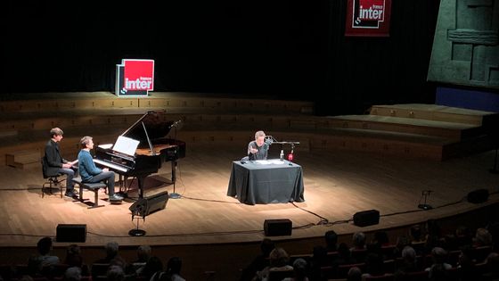 Guillaume Gallienne et Alexandre Tharaud sur la scène du studio 104 ©Radio France - Charlotte Savalle