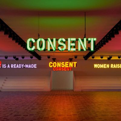 Le féminisme comme argument de vente à l'industrie de la mode peut-il se faire sans enjamber une série de contradictions ? Mathilde Serrell vous éclaire sur la question