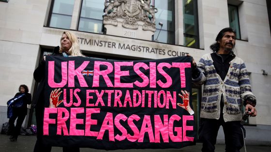 Manifestation de soutien à Julian Assange ©AFP - Tolga AKMEN