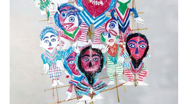 Sans titre, 2016, Dessin au crayon et craie de couleurs sur des feuilles de papier découpées fixées sur tiges de bambou, ficelle