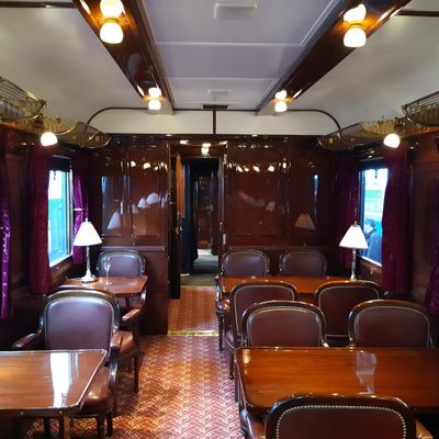 La SNCF a rénové minutieusement plusieurs voitures de l'Orient-Express, exposées à la Gare de L'Est