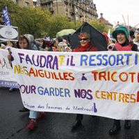 Manifestation pour défendre les droits à l'avortement et le système de santé publique, et pour protester contre la fermeture de plusieurs centres d'avortement (IVG) - 2010 - Paris