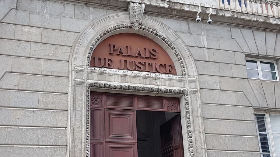 Mort d'un cycliste � Porte-de-Savoie, un automobiliste mis en examen pour homicide involontaire