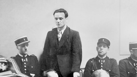 Photo prise en mars 1939 lors du procès de l'Allemand Eugène Weidmann. L'exécution de Weidmann le 16 juin 1939 devant la prison de Saint-Pierre à Versailles fut la dernière exécution publique en France ©AFP - STF / AFP