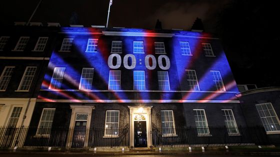 Minuit le 31 janvier sur le 10 Downing Street, résidence officielle et lieu de travail du Premier ministre du Royaume-Uni ©AFP - TOLGA AKMEN
