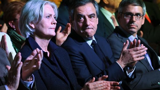 Face aux accusations, "jee veux dire à Pénélope que je l'aime", lance François Fillon au cours d'un meeting, le 29 janvier 2017. ©AFP - Eric Feferberg