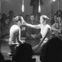 Performance "LIGHT / DARK" de Marina Abramović, en 1977