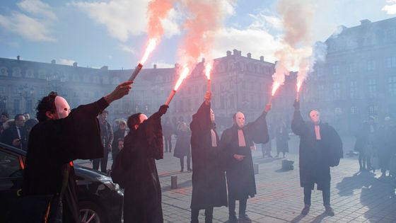 Manifestation d'avocats contre la réforme des retraites le 31 janvier à Paris ©Maxppp - Maxence OUTIN