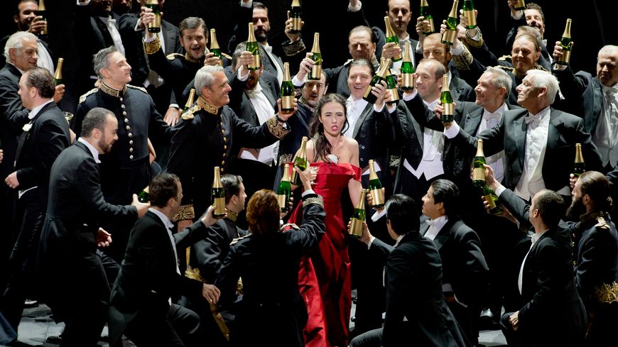 Théâtre antique d'Orange en 2016. La Traviata de Verdi dans la mise en scène de Louis Désiré