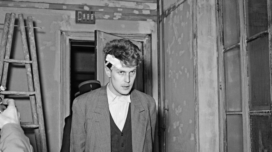 Jacques Fesch, 24 ans, a été arrêté pour avoir braqué un agent de change et tué un policier, il s'apprête à rencontrer le juge d'instruction, le 4 mars 1954