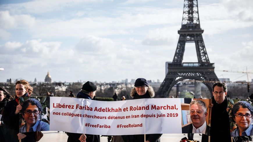 Rassemblement ce mardi 11 février 2020 à Paris, au Trocadéro, d'environ 150 personnes, chercheurs et simples anonymes. A l'appel du comité de soutien des deux chercheurs, français et franco-iranienne, toujours emprisonnés en Iran.