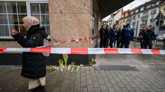 Dans un manifeste de 24 pages, l'assaillant a appelé à un nettoyage ethnique en Allemagne ©AFP - PATRICK HERTZOG