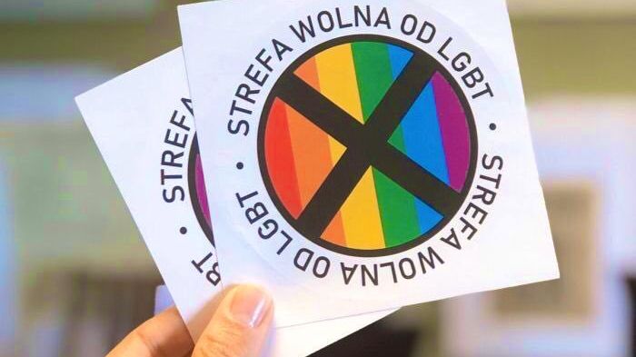 Le sticker "LGBT freezone" distribué par Gazeta Polska en juillet 2019.