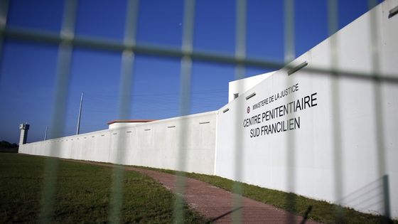 Au centre pénitentiaire de Réau, une exposition créée par les détenus se tient jusqu'au 8 mars ©AFP - THOMAS SAMSON