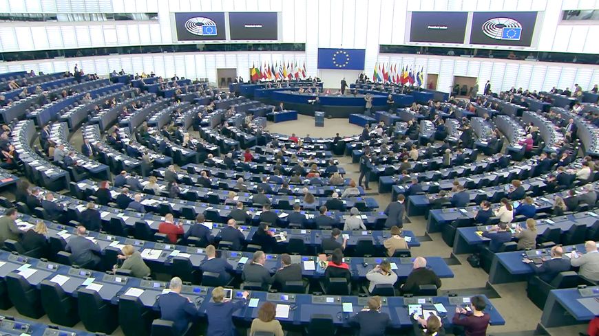 Au Parlement de Strasbourg, le PPE et les eurosceptiques sortent plus forts du Brexit.