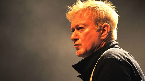 Andy Gill, guitariste, auteur-compositeur, producteur de disques, membre fondateur du groupe Gang of Four, sur la scène de l'El Rey le 24 mars 2015 à Los Angeles, États-Unis. ©Getty - Steven Dewall / Redferns