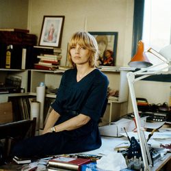 La dessinatrice Claire Bretecher à son bureau, chez elle, en 1979.
