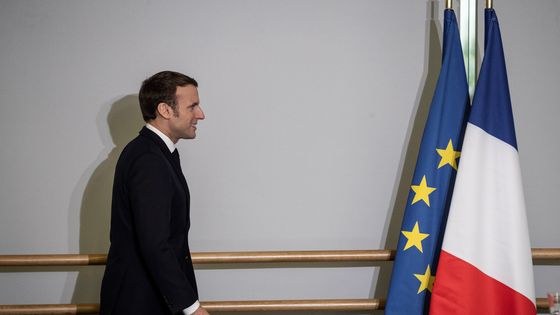 Emmanuel Macron rencontre des associations à Mulhouse dans le cadre d’une visite pour annoncer la stratégie du gouvernement pour lutter contre le séparatisme islamiste, 18 février 2020 ©AFP - JEAN-FRANCOIS BADIAS / POOL