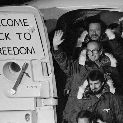 Le retour des otages américains retenus 444 jours en Iran, 1981