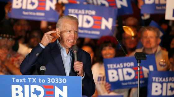 Joe Biden, forts des soutiens de trois anciens candidats, se pose en rassembleur face à Bernie Sanders lors des primaires démocrates ©AFP - Ron Jenkins / GETTY IMAGES NORTH AMERICA