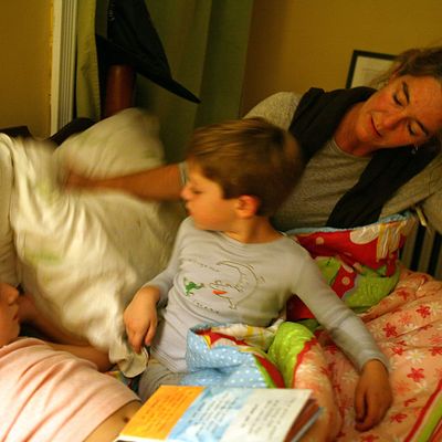 mère et enfants au coucher